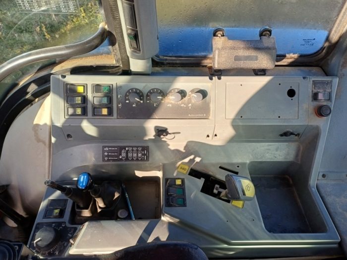 2001 Valtra 6850 Hitech - Image 26