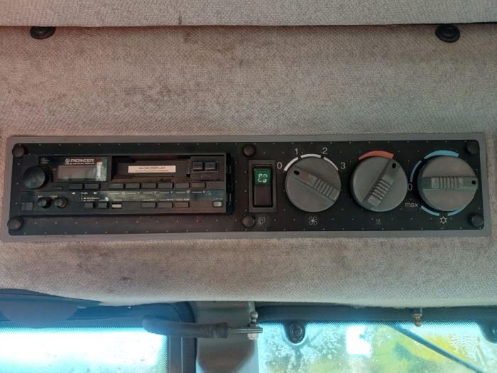 2001 Valtra 6850 Hitech - Image 27