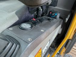 2011 Volvo EC210CL - Image 29