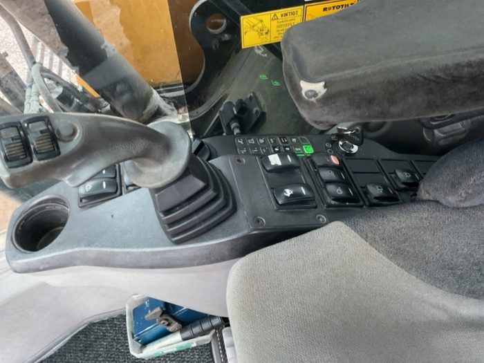 2011 Volvo EC210CL - Image 31