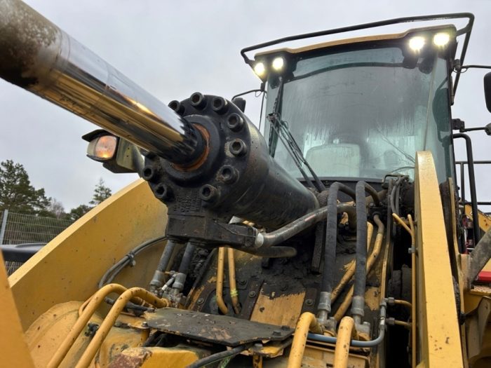 2012 CAT 962K - Image 17