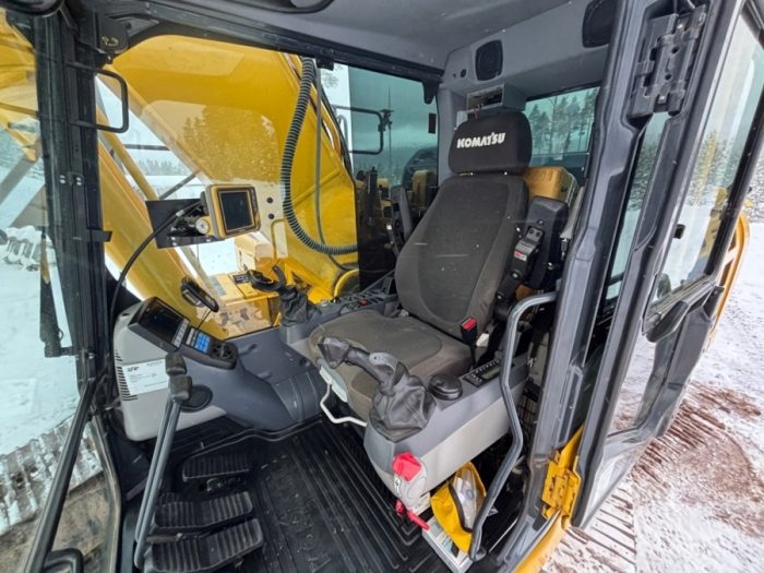 2022 Komatsu PC240LC-11 - Image 13