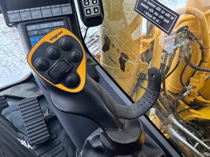 2022 Komatsu PC240LC-11 - Image 18