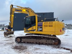 2022 Komatsu PC240LC-11 - Image 3