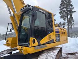 2022 Komatsu PC240LC-11 - Image 25