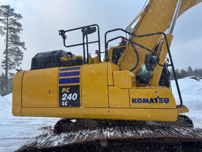 2022 Komatsu PC240LC-11 - Image 29