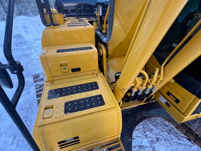 2022 Komatsu PC240LC-11 - Image 31