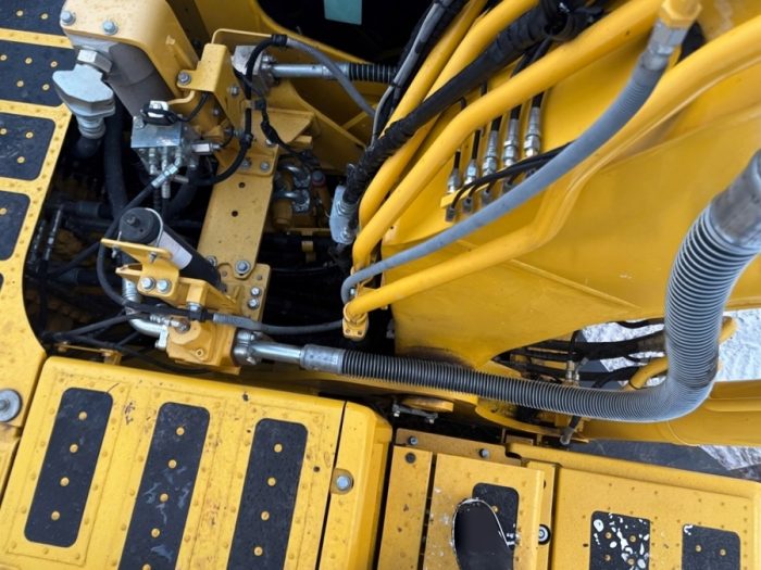 2022 Komatsu PC240LC-11 - Image 36