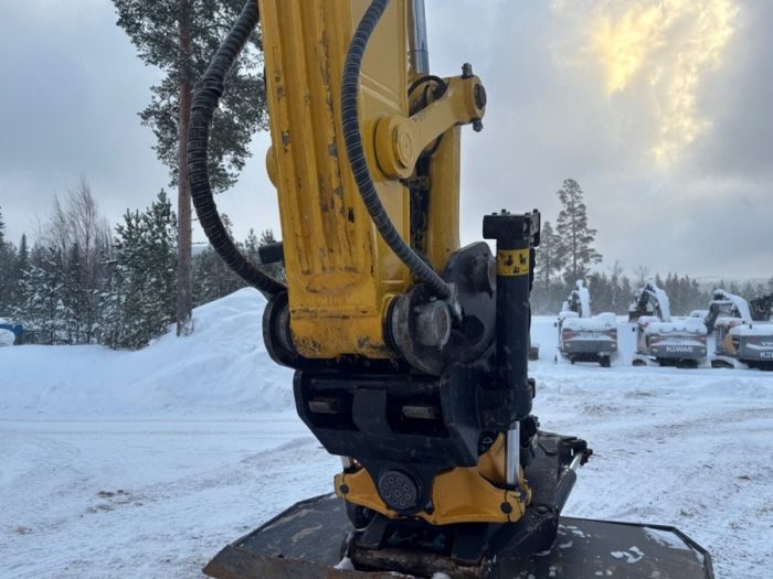 2022 Komatsu PC240LC-11 - Image 40