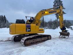 2022 Komatsu PC240LC-11 - Image 6