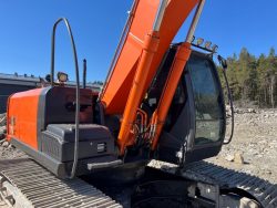 2007 Hitachi ZX210 LC-3 - Image 32