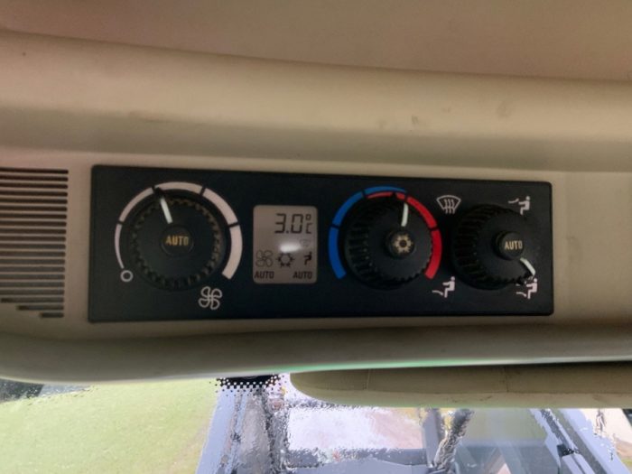 2007 John Deere 7530 - Image 32