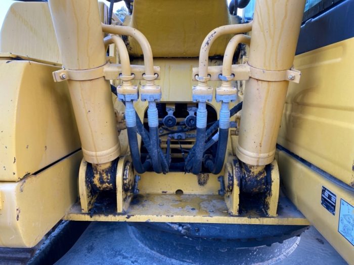 2010 Komatsu PC210 LC - Image 11