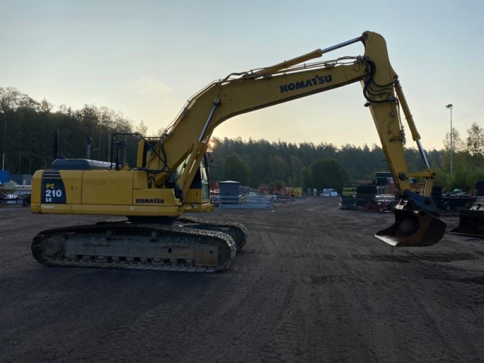 2010 Komatsu PC210 LC - Image 8