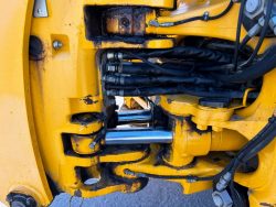 2012 JCB 4CX - Image 36