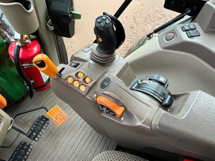 2020 John Deere 6120M - Image 22