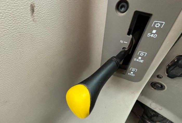 2020 John Deere 6120M - Image 26