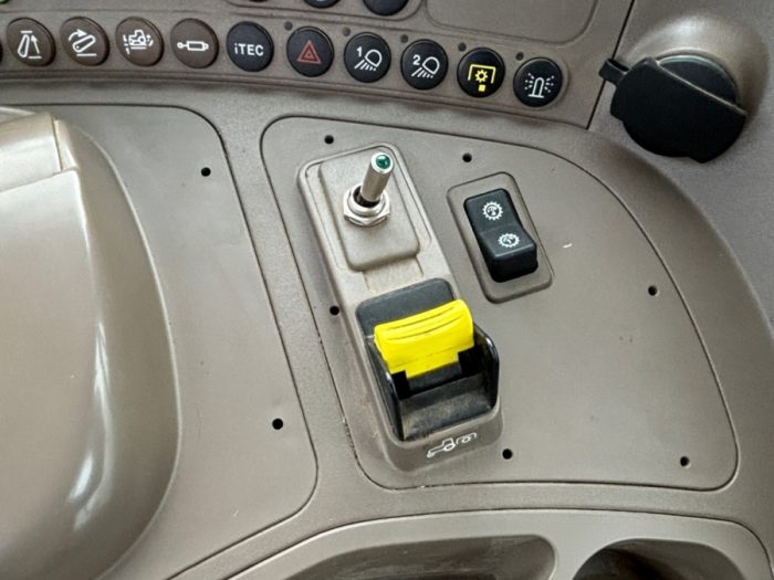 2020 John Deere 6120M - Image 34