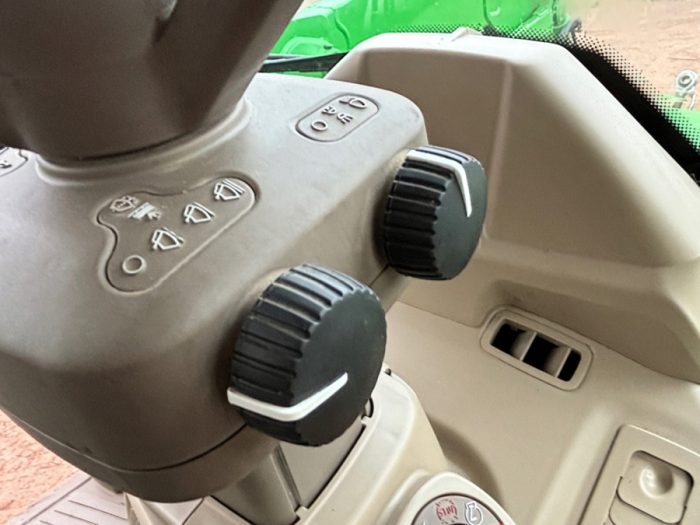 2020 John Deere 6120M - Image 40