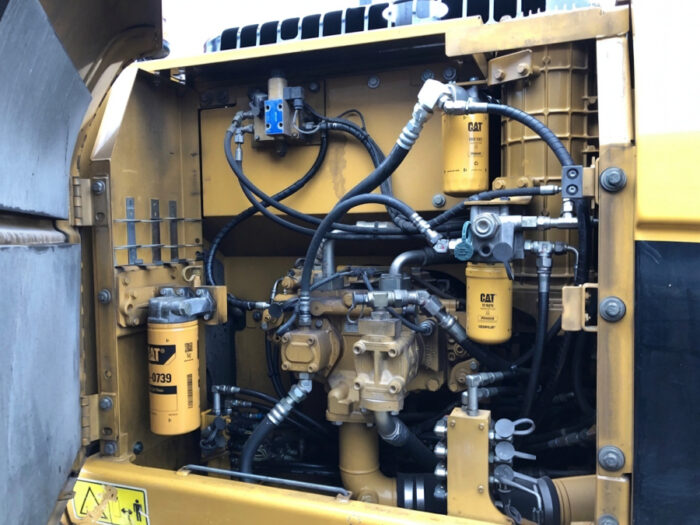 2010 CAT 323D - Image 15