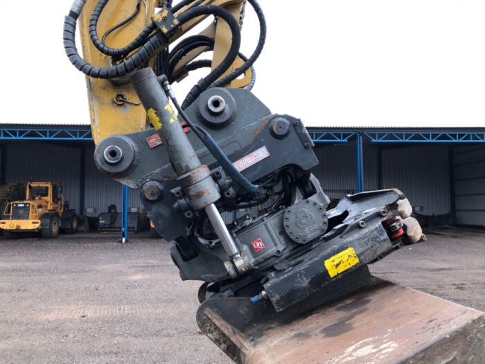 2010 CAT 323D - Image 31