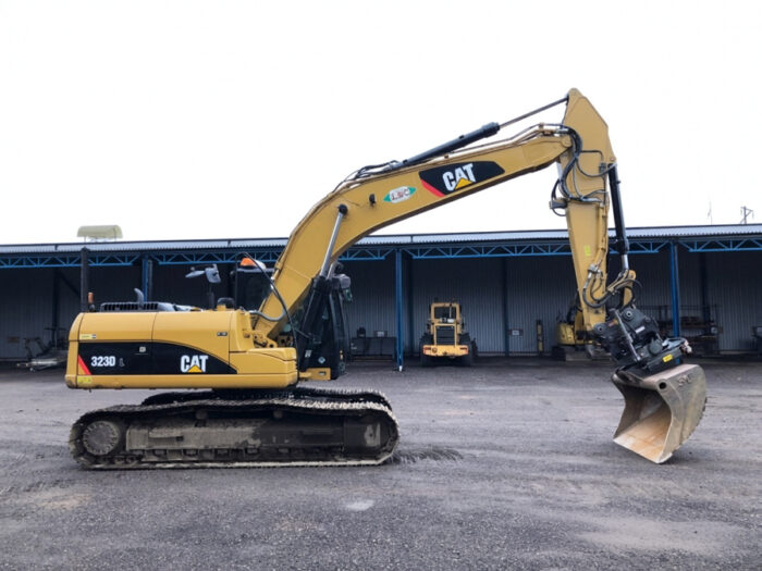 2010 CAT 323D - Image 65