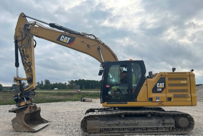 2019 CAT 320 - Image 4