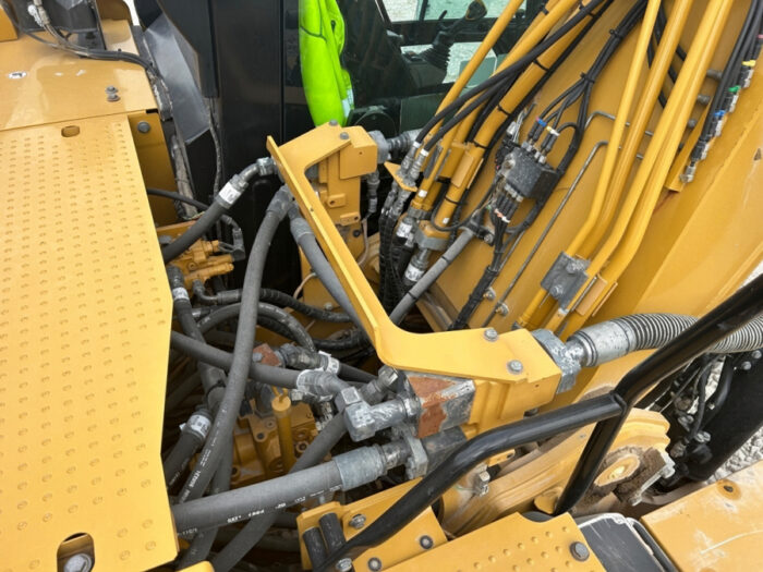 2019 CAT 320 - Image 46