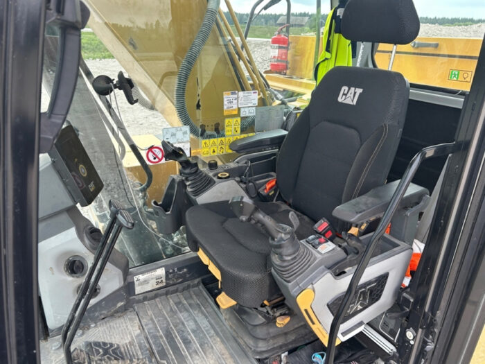 2019 CAT 320 - Image 71