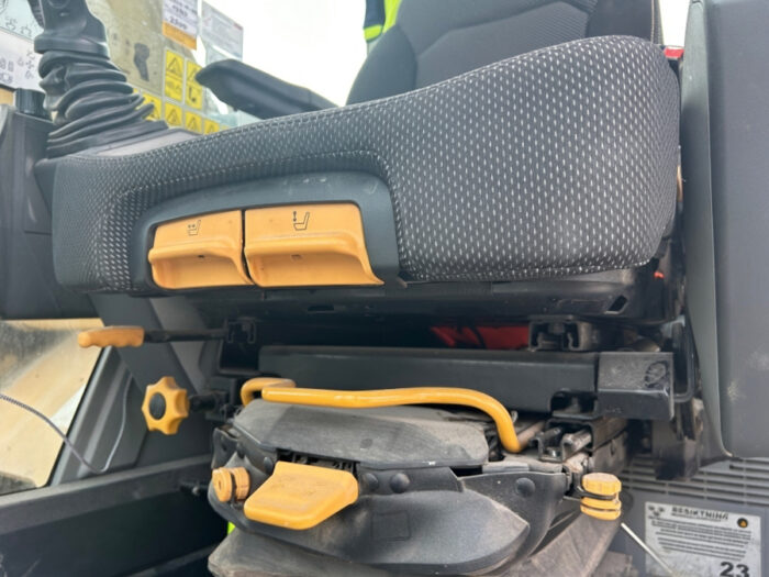 2019 CAT 320 - Image 84