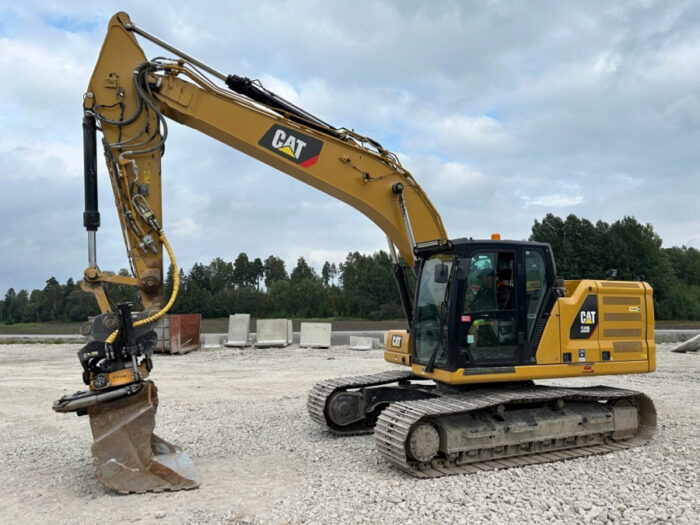 2019 CAT 320 - Image 3
