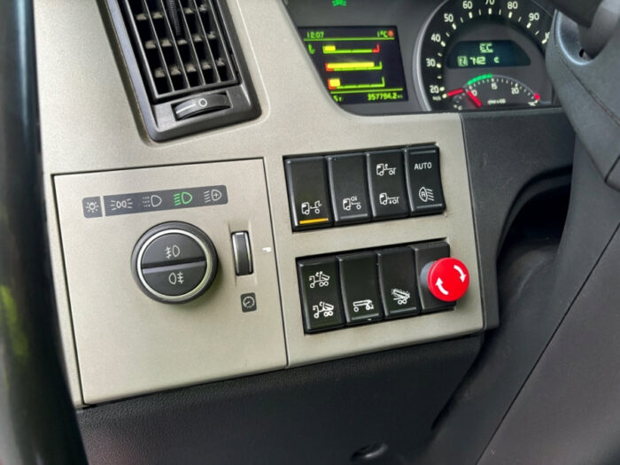 2014 Volvo FM 6×2 - Image 43