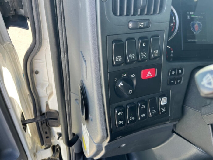 2015 Scania P410 - Image 47