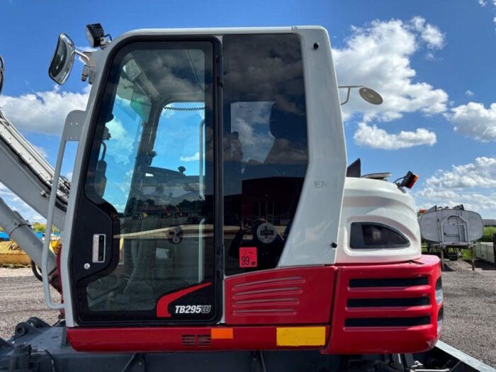 2016 Takeuchi TB295W - Image 38
