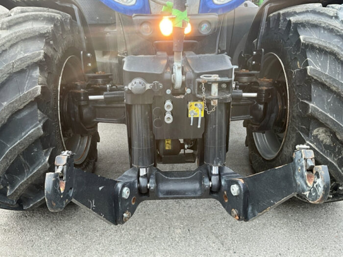 2017 New Holland T8.435 - Image 14