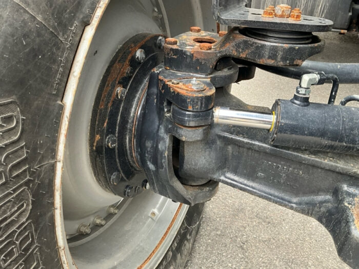 2017 New Holland T8.435 - Image 16