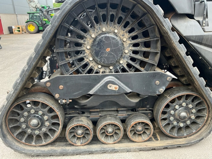 2017 New Holland T8.435 - Image 28