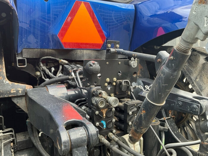 2017 New Holland T8.435 - Image 31