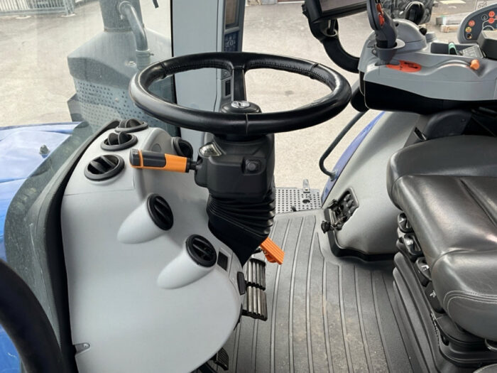 2017 New Holland T8.435 - Image 41