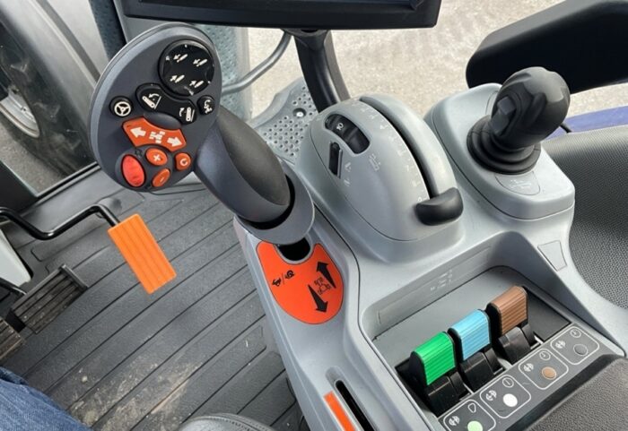 2017 New Holland T8.435 - Image 42