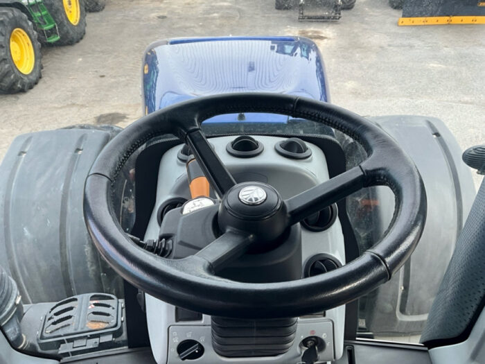 2017 New Holland T8.435 - Image 43