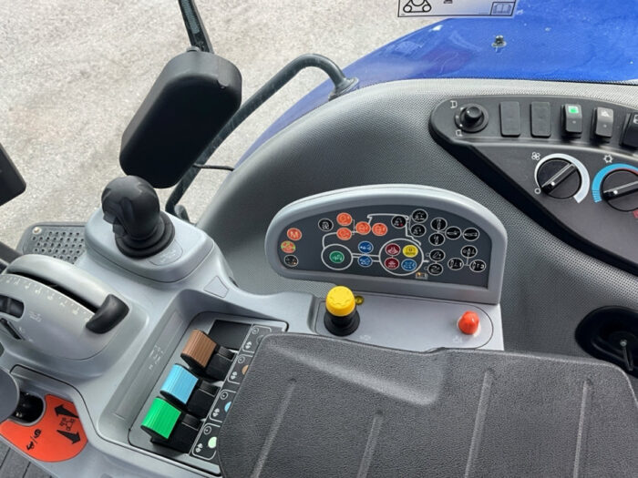 2017 New Holland T8.435 - Image 46