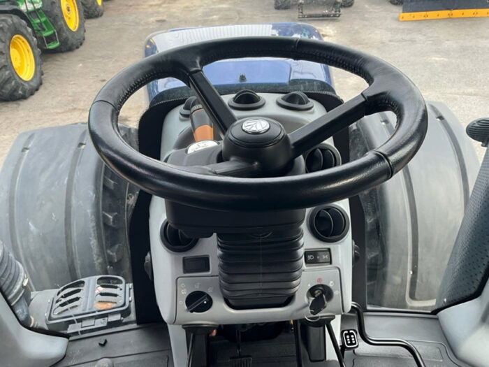 2017 New Holland T8.435 - Image 48