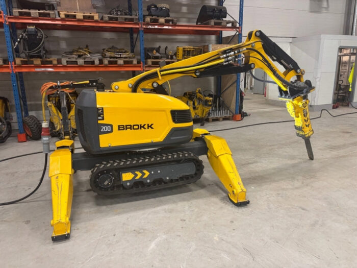 2021 Brokk 200 - Image 12