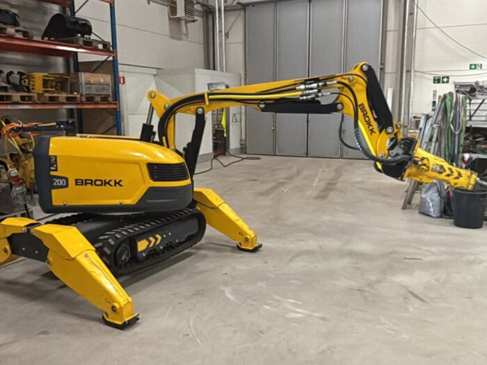 2021 Brokk 200 - Image 18